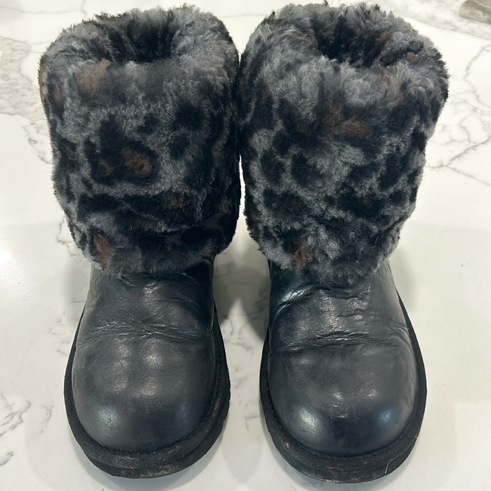 UGG ELLE Animal Print Black‎ Leather Shearling Sheep Skin Winter Boots. Size 5